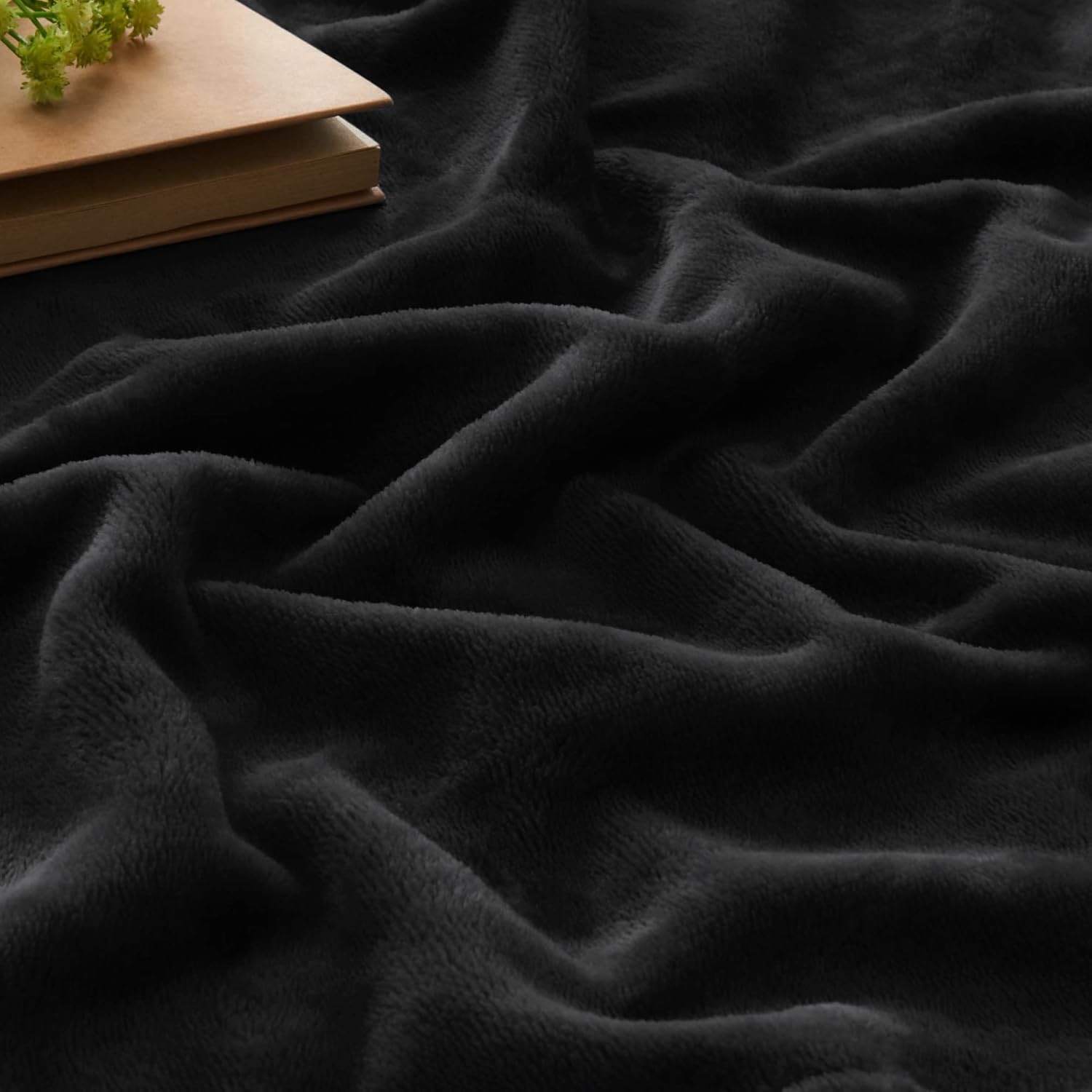 BEDELITE Fleece Blanket Black Throw Blankets for Couch & Bed, Luxury Plush Cozy Fuzzy Blanket 50x60 inches, Super Sof... - Image 3