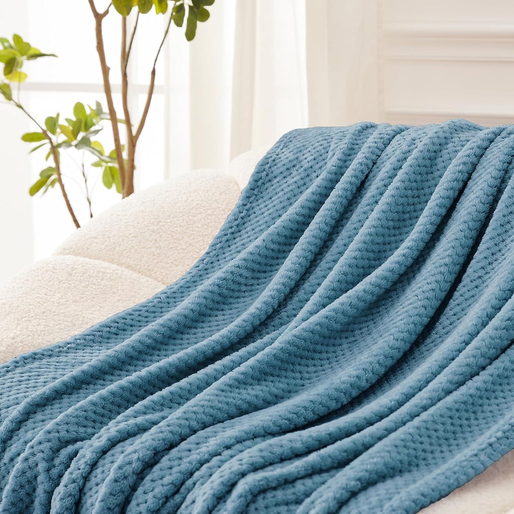 Exclusivo Mezcla Fleece Throw Blanket Extra Large, Super Soft and Warm Blankets for Couch, Sofa and Bed Waffle Textur... - Image 4